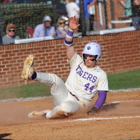 Norris shines on bump shutting down Model