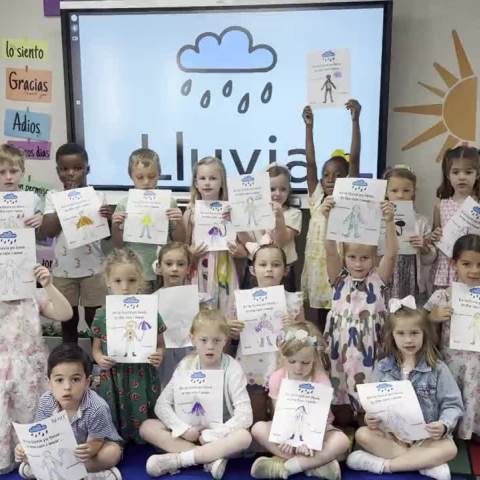 Kindergarten Sings in Spanish 